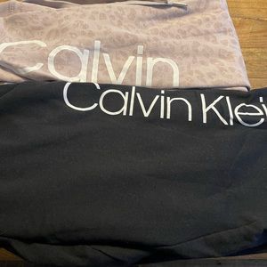 2 CALVIN KLEIN sweats.